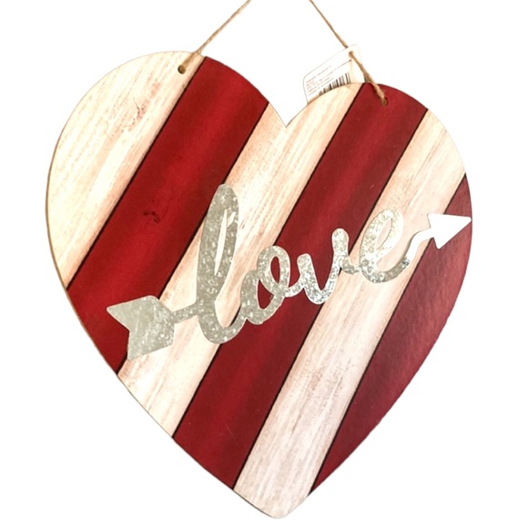 🆕Adorable wood Red & White Striped Heart with LOVE handwritten on it in metal! - Picture 3 of 7